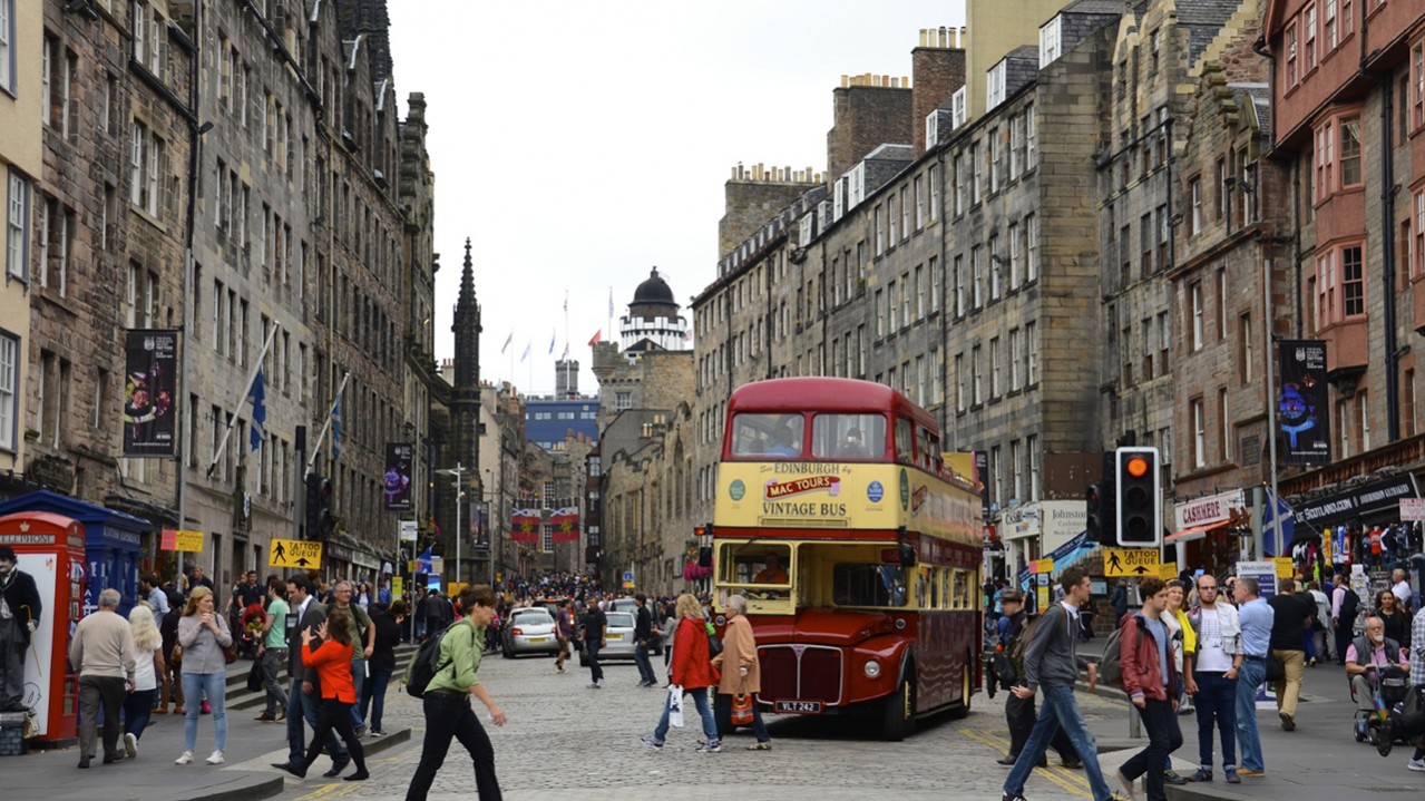 Tourist bus in Edinburgh