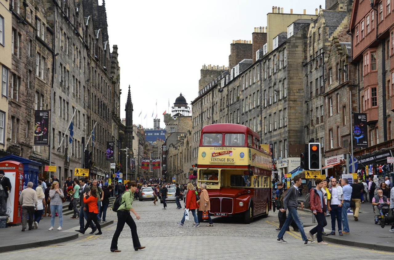 Tourist bus in Edinburgh
